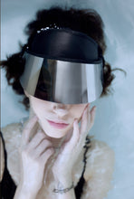 Load image into Gallery viewer, Shorty Lux - Chrome ( Silver ) *Pre order 14-18 working days (HKD)